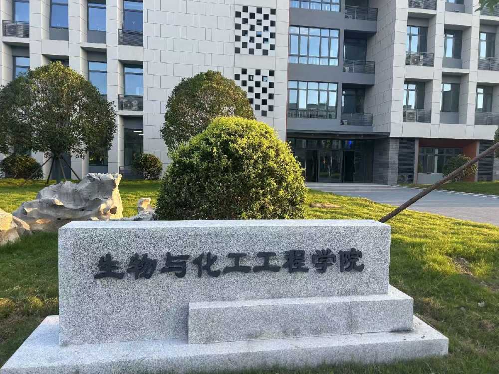 南充市扬州职业大学体育场高杆灯项目